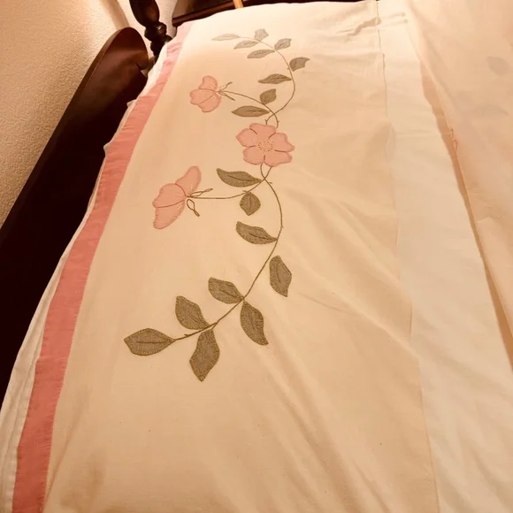 Vintage twin/full coverlet with sham.Hand embroidered. Bedding